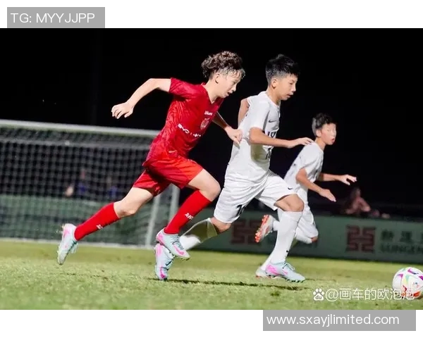 22位足球巨星聚焦:新生代与传奇球员的巅峰对决与未来展望 22位足球巨星聚焦:新生代与传奇球员的巅峰对决与未来展望